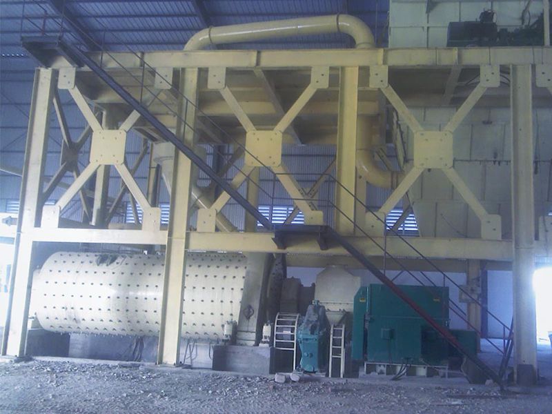 Ligne de Production de Broyage à Boulets avec Classification de Carbonate de Calcium Lourd d'une Usine Minérale au Vietnam